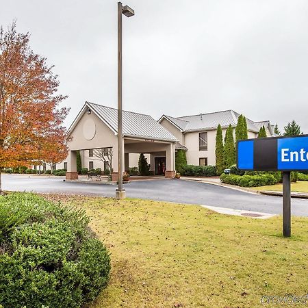 Quality Inn & Suites Доусънвил Екстериор снимка