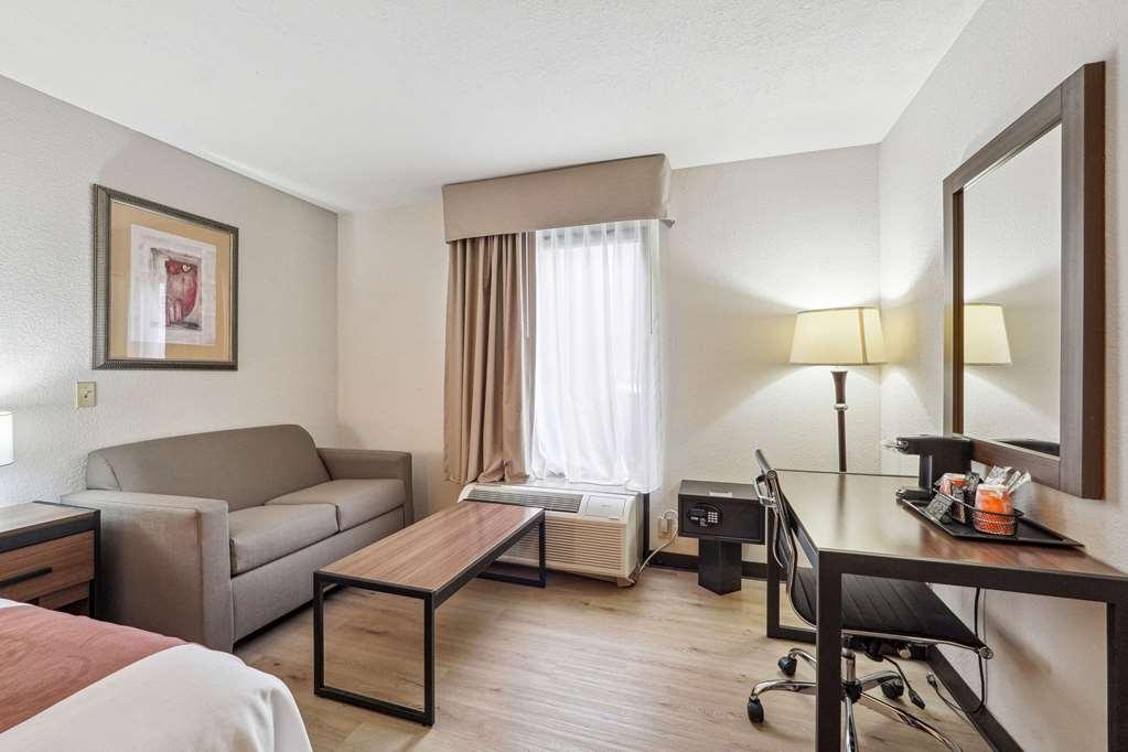 Quality Inn & Suites Доусънвил Стая снимка