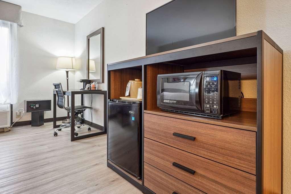 Quality Inn & Suites Доусънвил Стая снимка