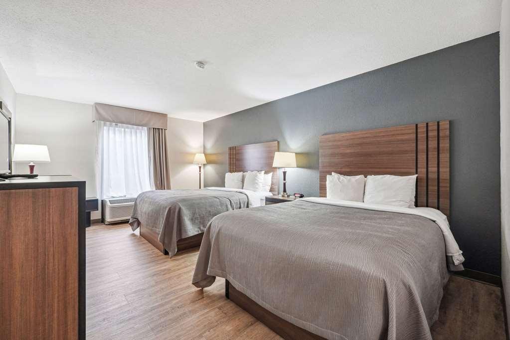 Quality Inn & Suites Доусънвил Стая снимка