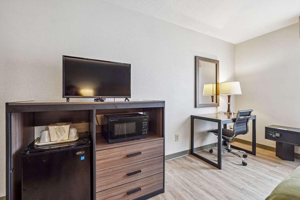 Quality Inn & Suites Доусънвил Стая снимка