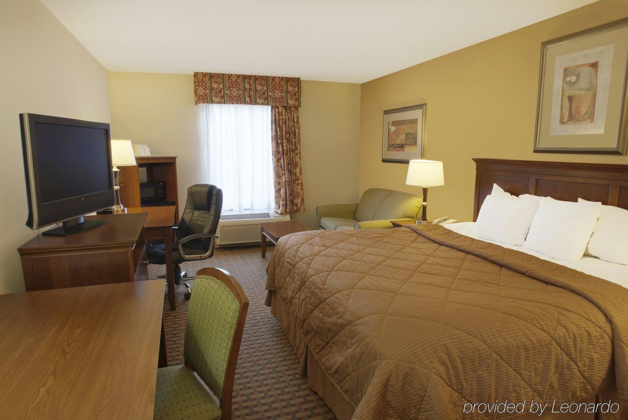 Quality Inn & Suites Доусънвил Стая снимка